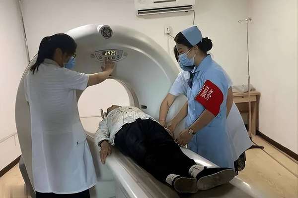 医生提醒治疗偏方不可取(医生警告：伤脑行为不是熬夜，而是频繁做这3件事)