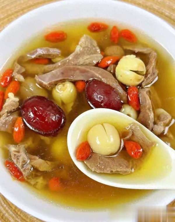 夜不能寐喝什么汤(夜不能寐？三碗古人安神汤，让你告别数羊到天亮)