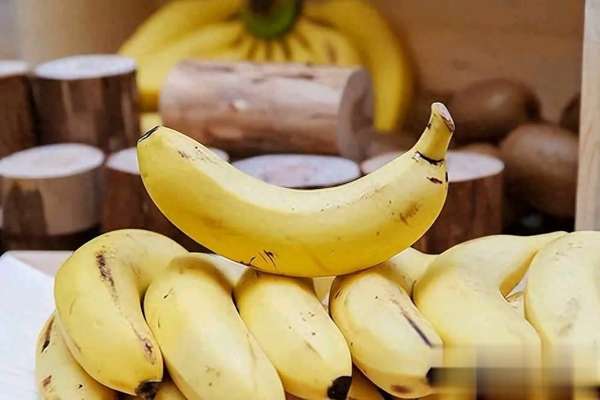 补钾期间应禁吃什么食物(补钾别只盯着香蕉！这3道家常菜才是“隐藏高手”，腿脚不抽筋)