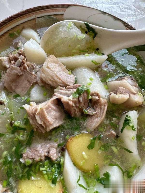 用两碗汤学会冬补，一味求“热”伤身，关键在“平衡”