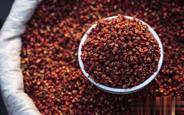 去湿去寒气最快的好方法(想“喝”走湿寒气？试试传统搭配，关键还得看习惯！)