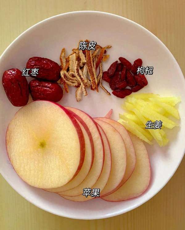 喝什么茶祛湿热效果最好(祛湿茶“对症选”，让身体轻松排湿气)