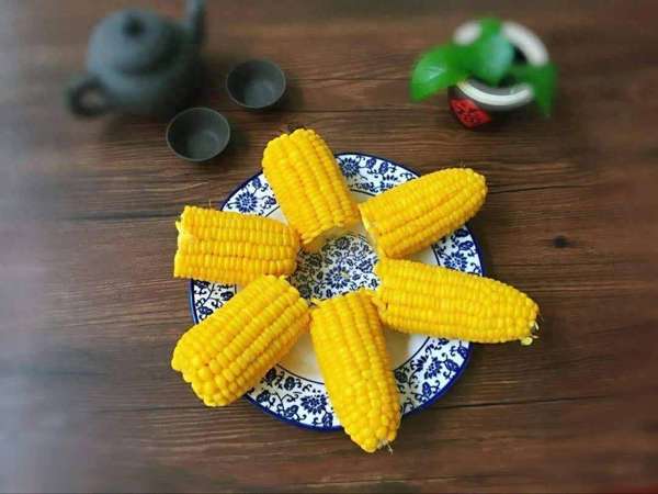 玉米对糖尿病人有危害吗(糖尿病患者要远离玉米？医生：想胰岛健康，这几物少吃)