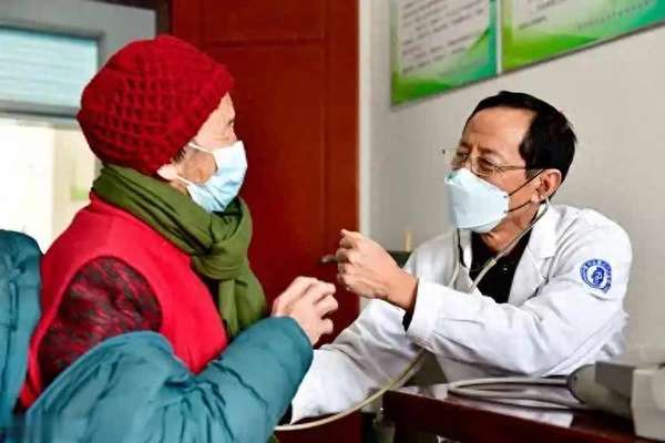 老人吃坚果有什么功效与作用(老人吃坚果能防老年痴呆吗？研究称4种坚果有益健康)