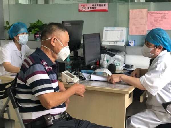 糖尿病人吃粗粮能控糖吗(糖尿病人吃粗粮能控糖？医生：这5种粗粮越吃血糖越高)