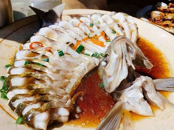 医生奉劝年轻人一定要保重好身体(医生叮嘱三高人群：宁可大鱼大肉，也别贪嘴这3种食物)