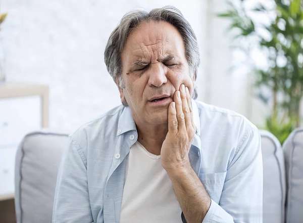 医生说牙周炎严重怎么办(医生发现：患牙周炎的人，都离不开这5点！)