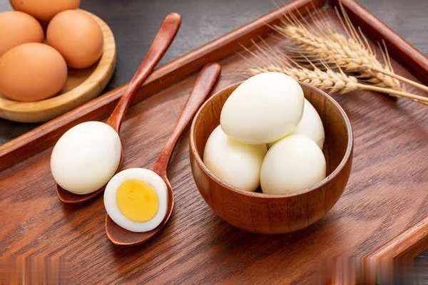 早上吃鸡蛋医生科普(早饭常吃鸡蛋，医生揭秘6种明显益处！身体会有啥改变？)