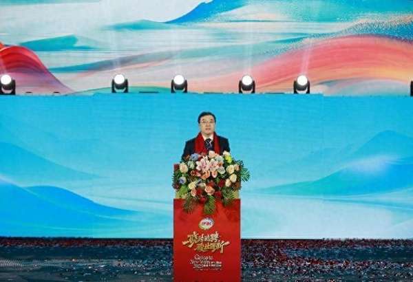 伊利10000红包(超6亿元重奖！伊利2025年年会圆满举行，携手员工与合作伙伴共赴星河万里)