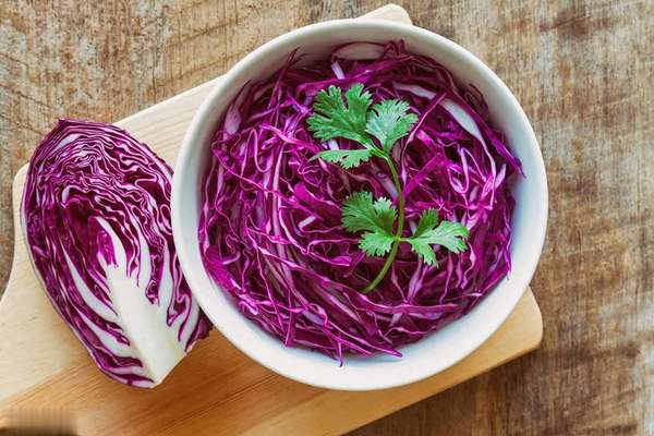 紫甘蓝是不是总被忽视(紫甘蓝再受关注！医生提醒：常生吃的人要注意这6点)