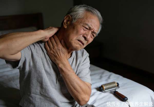 推拿可以放松肩颈吗(推拿能“松筋”？提醒：肩颈劳损者乱按或致肌纤维损伤更难恢复)