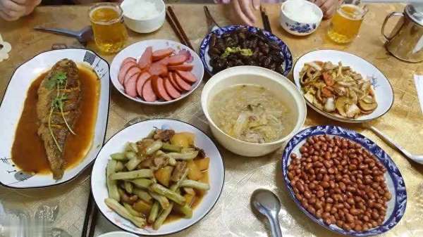 晚上不吃饭更健康？医生提醒50+晚餐遵循4个原则