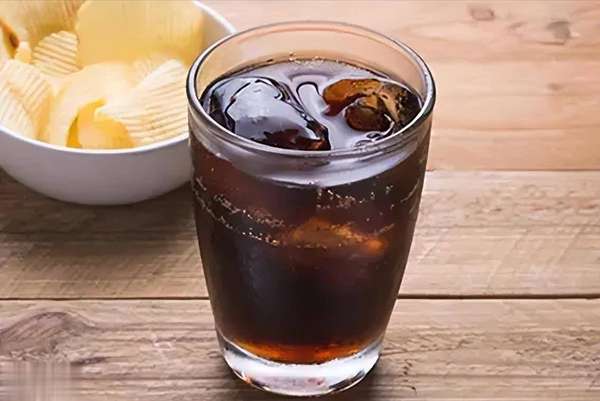 糖尿病一定要警惕五个疼痛(糖尿病患者需警惕！这五类常见饮品可能加重胰岛负担)