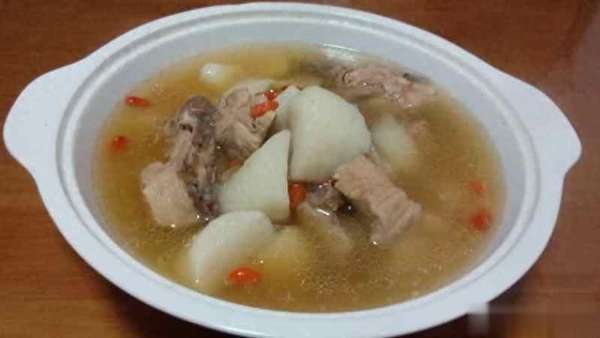 秋冬季滋补老鸭汤药材配料(秋冬滋补天花板！6款老鸭汤做法，50+喝着润燥养胃补气血)