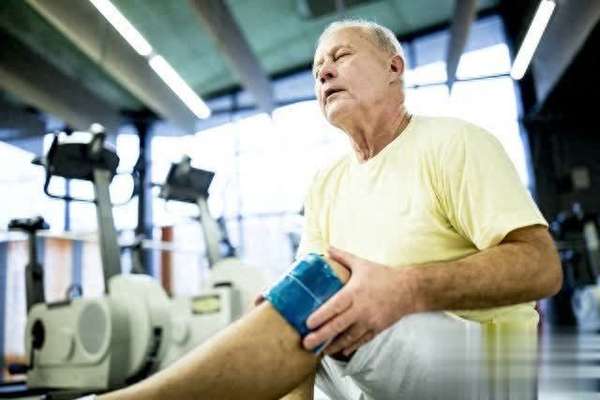 抗衰的尽头是练肌肉！6个最佳健身动作在家练遍全身肌群