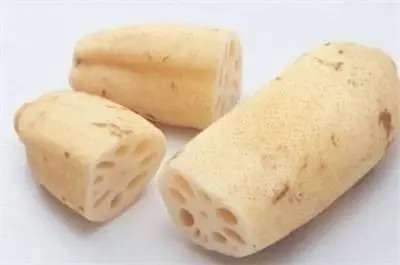 秋冬口干舌燥喉咙干燥(秋冬口干消化慢还怕胖？吃藕根比喝糖水润，胃也不堵)