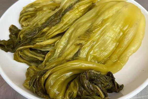 医生告知糖尿病患者坚持吃药(医生警告：糖尿病患者常吃酸菜，或出现6种变化！)