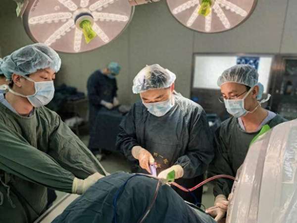 降低致残率和死亡率(降低老年骨折致残致死率重庆完成西南首例“蛋壳骨”手术)