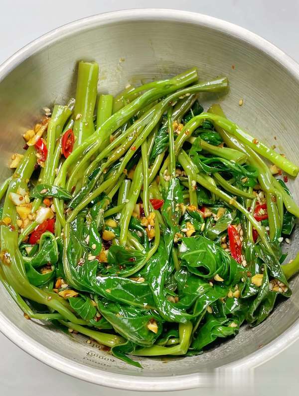 别误会它！叶子梗子都是宝，清热降脂，你家吃了吗？