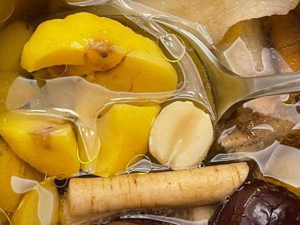 经常加班到10点吃什么补身体(经常加班别愁！八道炖汤养胃助眠、增强免疫)