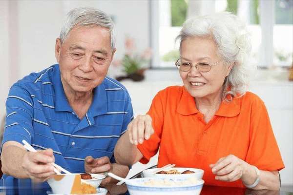 以为健康其实是智商税(以为健康实则让血糖飙升！很多人每天都吃的食物竟是它)