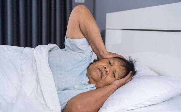 80岁脑梗一般能活多久(调查：脑梗患者活过80岁，确诊后大多戒掉4件事)