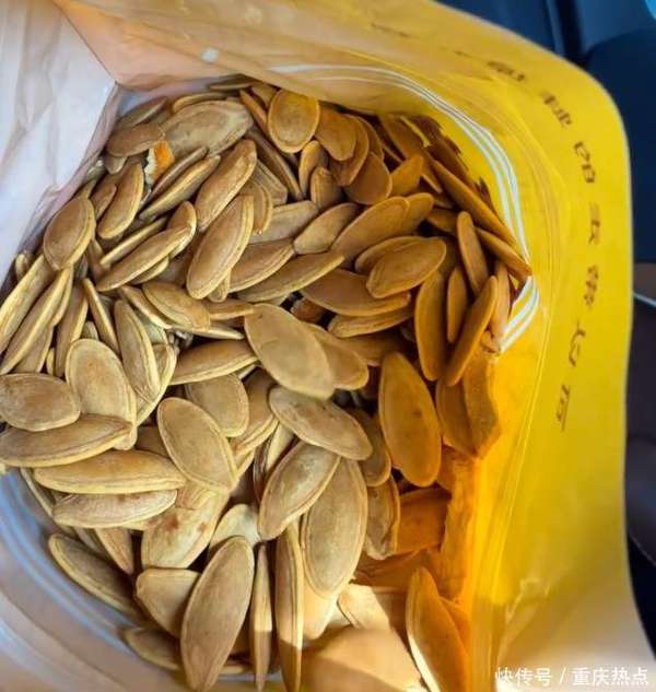 吃南瓜子是否能疏通血管(南瓜子真能护血管？医生直言：护心脑，这6种食物尽量少碰)