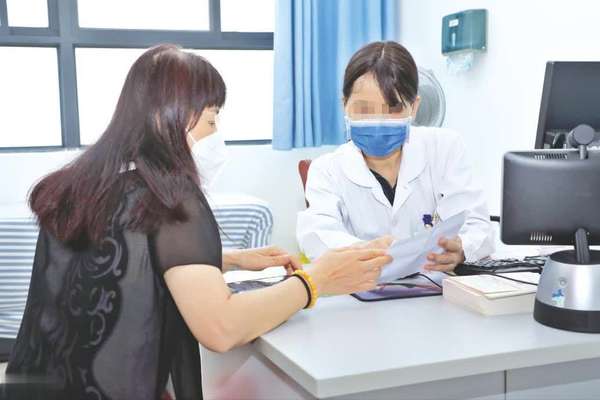 吃饭能查出来乙肝吗(吃饭就能看出有没有脂肪肝？提醒：饭后有这些症状要警惕)