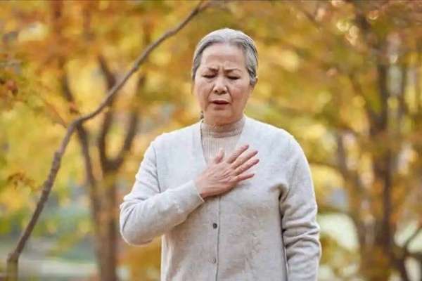 老人缺镁吃什么药(医生忠告：中老年人缺镁，身体3个“求救信号”别忽视)