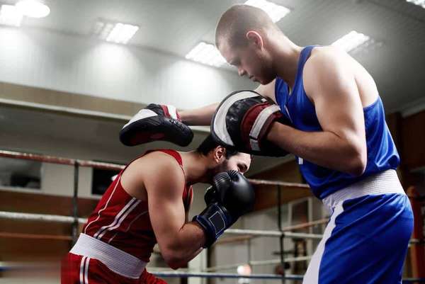 跑步和拳击哪个减肥效果好(拳击：超越跑步的高效减肥塑形运动)