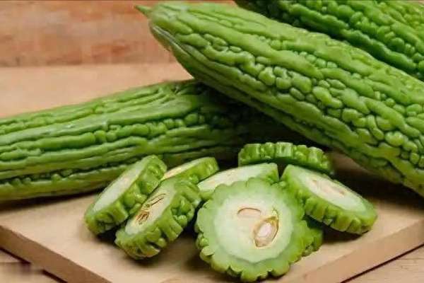 常吃苦瓜的好处有哪些(常吃苦瓜好处多，但这些人群要注意！)