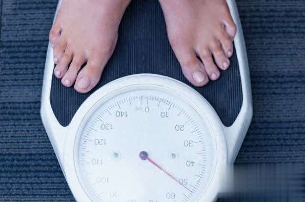 中年人必看的几本书(中年人必看！4个简单有效的控制体重方法)