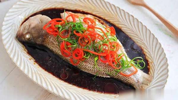 冬吃鱼必买4种鲜嫩鱼(冬吃鱼，懂行的就选这3种，刺少肉嫩蛋白多，当下最肥美)