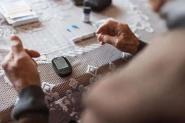 苹果是天然胰岛素(苹果是胰岛素“负担”？糖尿病患者这3种水果最好少吃)