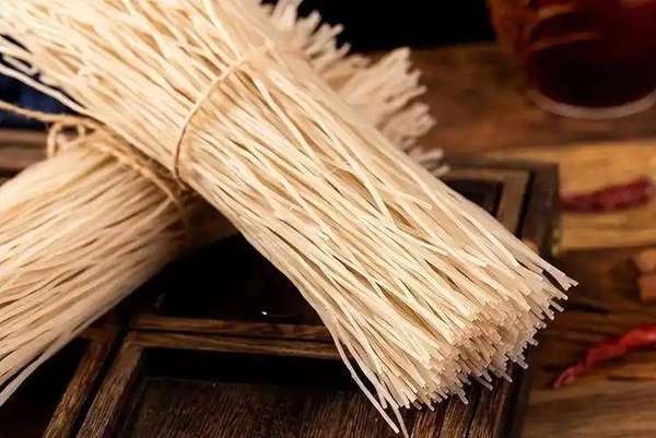 医生研究发现吃甜食老人更健康(研究发现：糖尿病人多吃粉条，或有3大益处，粉条再成焦点！)