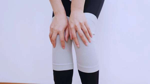 关节疼痛还感觉很冷怎么回事(关节疼痛遇到天冷就加重，怎么办？学会这3个技巧，保护关节健康)