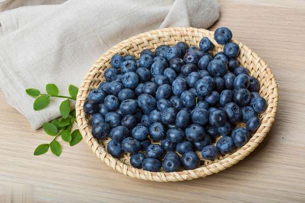 让大脑越来越灵光的五个方法(想让大脑变灵光？这7类食物多嚼，越吃大脑越好使！)