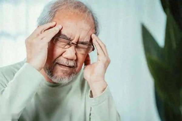 医生发生脑卒中(医生揭秘：人患脑卒中背后或有4个因素，早了解早预防)