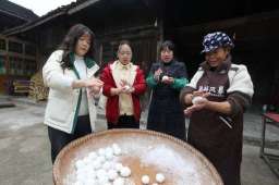 贵州江口：红粑裹着团圆味返乡青年添“新”意