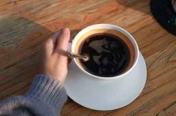 高血压一口酒都不能喝？医生怒斥：喝这3样等于不要命！