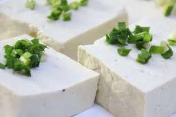 女性雌激素那些事：吃对食物补充它，不足时身体会有这些表现