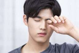 眼睛肿疼别慌！这些方法快速舒缓“疲惫双眸”