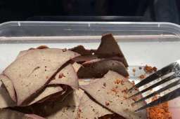 喝酒不能碰猪肝？医生提醒：这4种下酒菜千万别碰，现在知道不晚