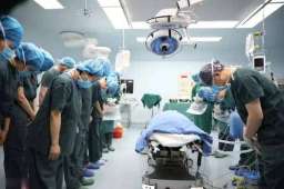 忠告：牢记“睡前2不做，起床2避免”！